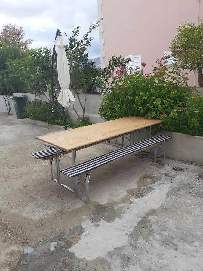 Apartment Papak Trogir 0*,